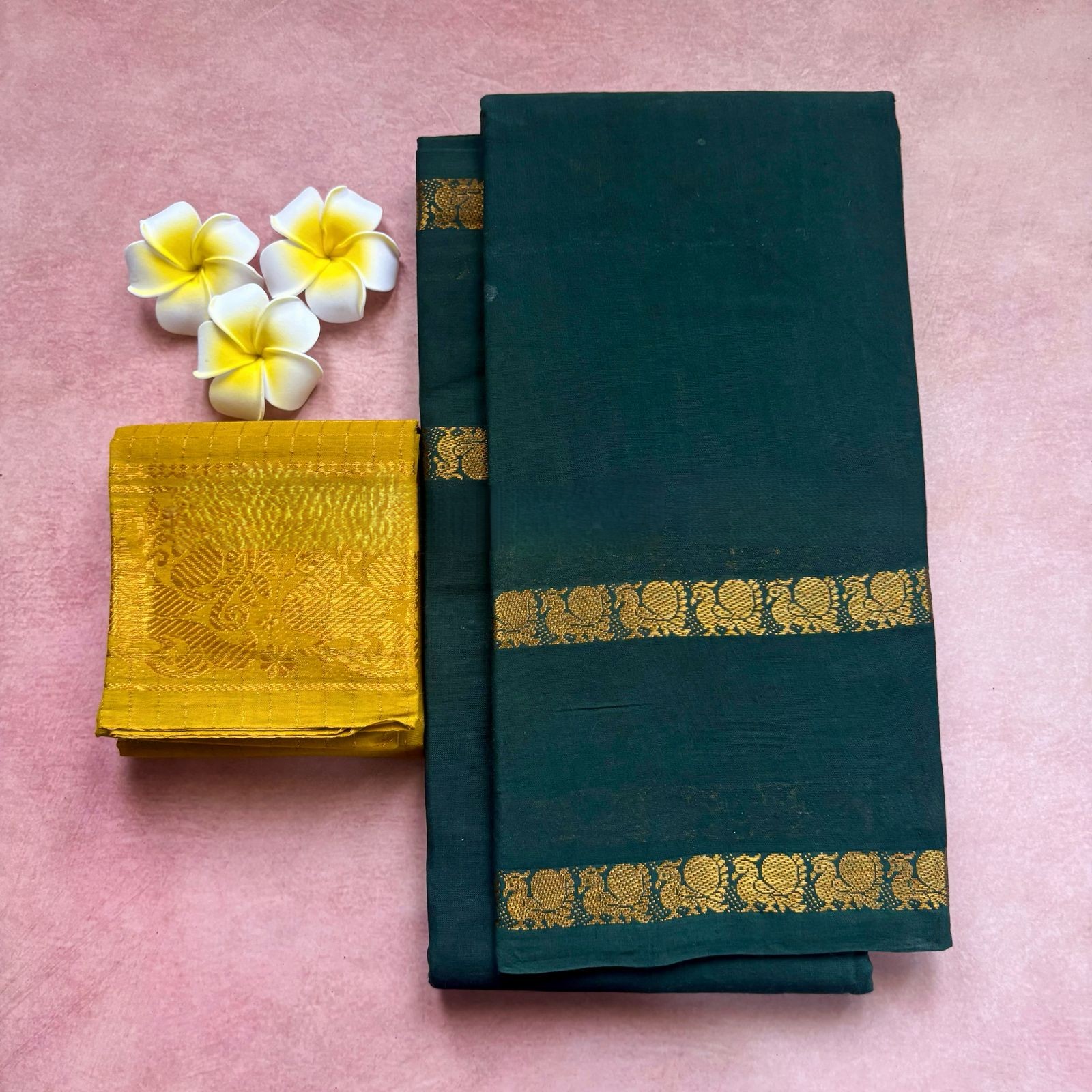 Premium Plain Sungudi Cotton Saree with Retta Petta Peacock Border
